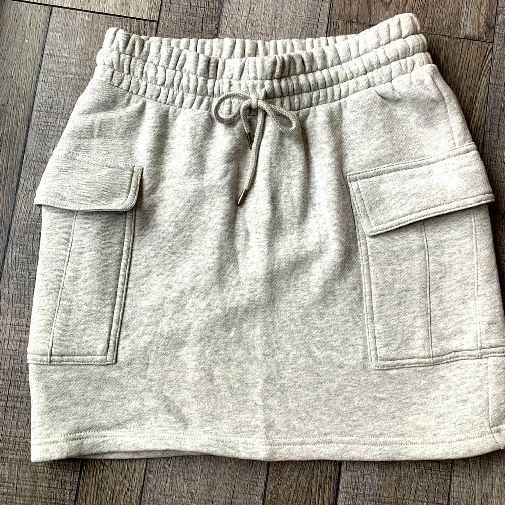 NWOT cargo skirt universal thread